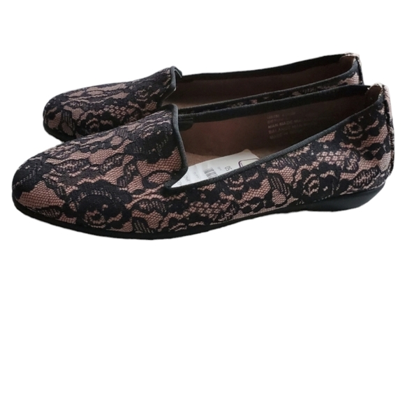 AEROSOLES Flats With Lace Detail Size 7 NWT - Picture 2 of 7